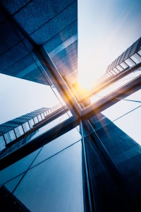 Praktyczny przewodnik: jak legalnie, tanio i stylowo urządzić domek na działce ROD — pozwolenia, ogrzewanie, izolacja, meble i aranżacje dla całorocznego użytkowania